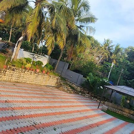 The Urban Getaway Villa Thiruvananthapuram Exteriör bild