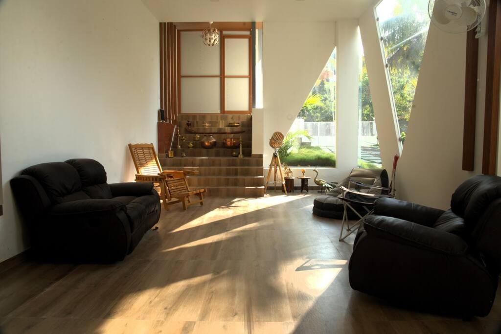 The Urban Getaway Villa Thiruvananthapuram Exteriör bild