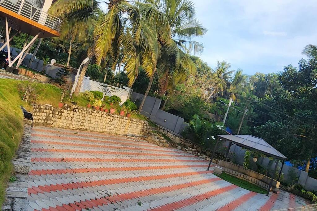 The Urban Getaway Villa Thiruvananthapuram Exteriör bild