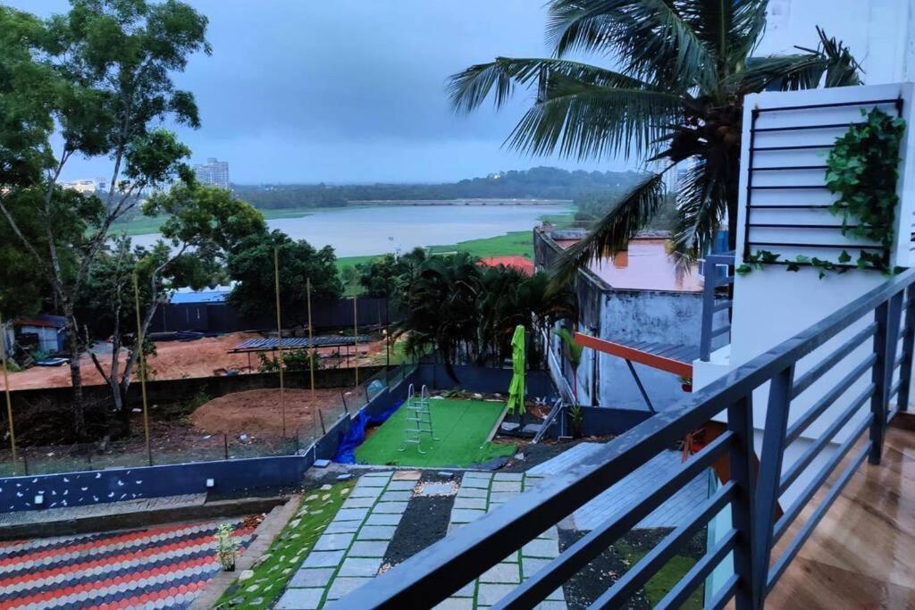The Urban Getaway Villa Thiruvananthapuram Exteriör bild